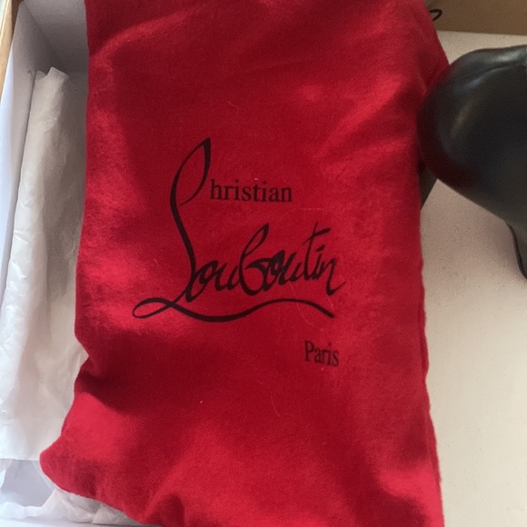 Christian Louboutin - Picture 3 of 5